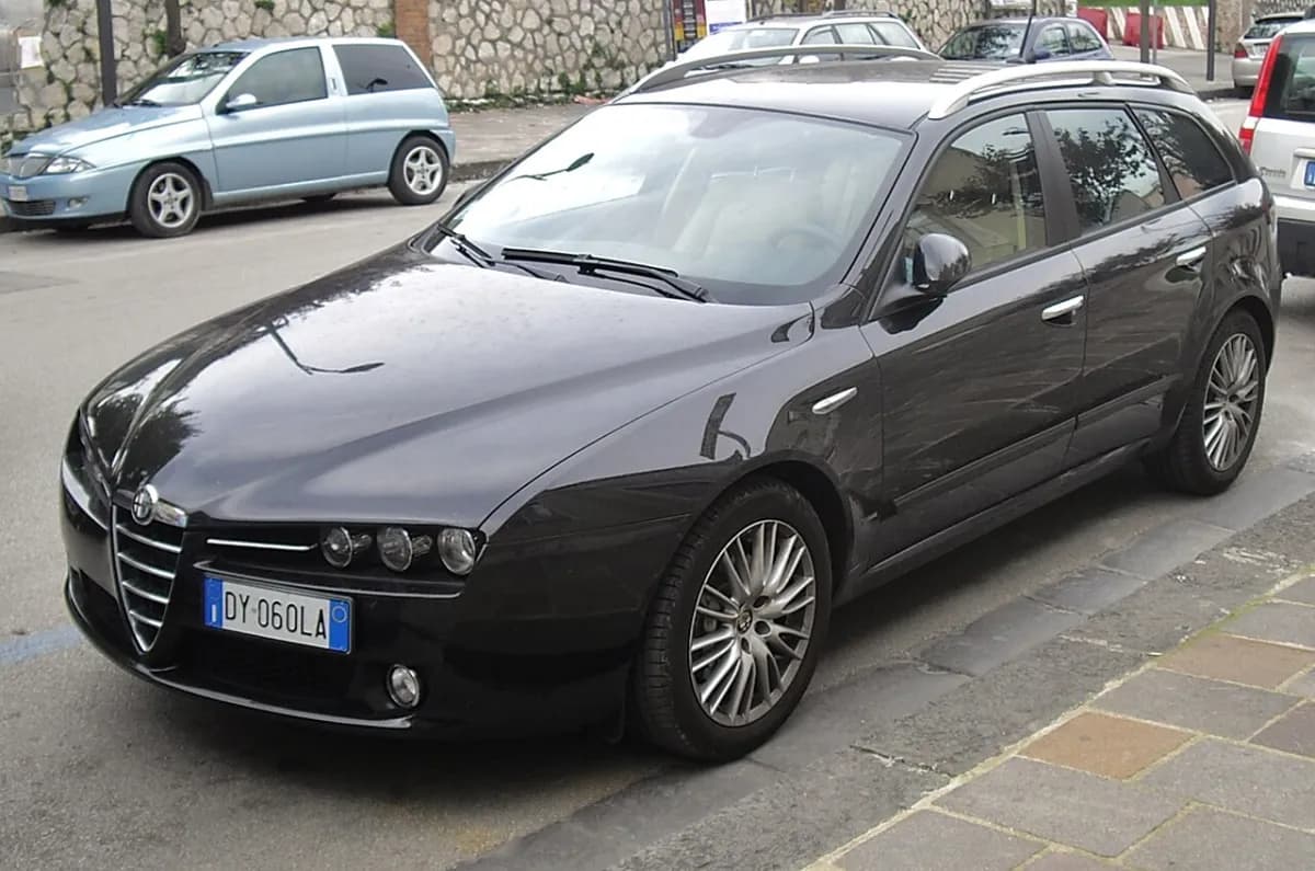 Alfa Romeo 159 939 (2005-2011) önden görünüm