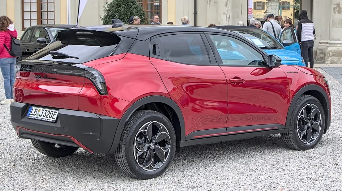 Alfa Romeo Junior Junior (2024-) önden görünüm