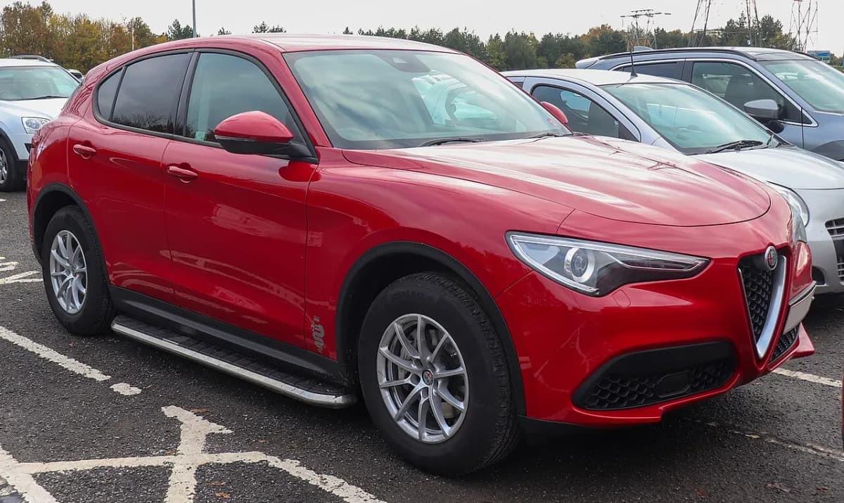 Alfa Romeo Stelvio 949 (2016-) önden görünüm