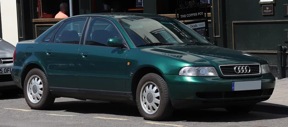 Audi A4 B5 (1994-2001) önden görünüm