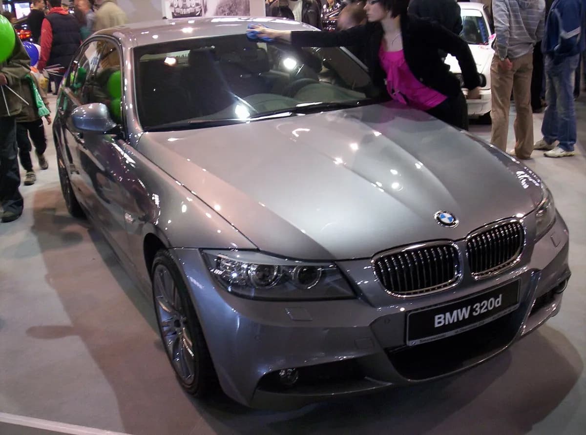 BMW 3 Serisi E90 (2005-2011) önden görünüm