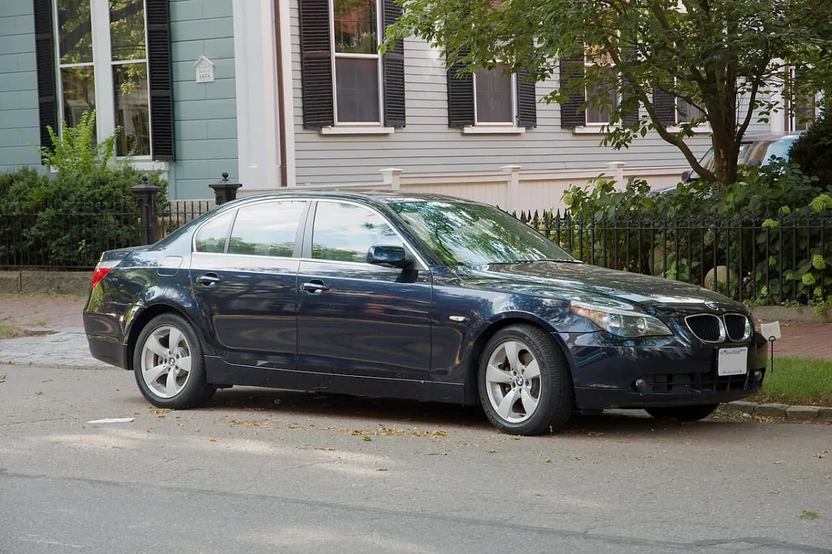 BMW 5 Serisi E60 (2003-2010) önden görünüm