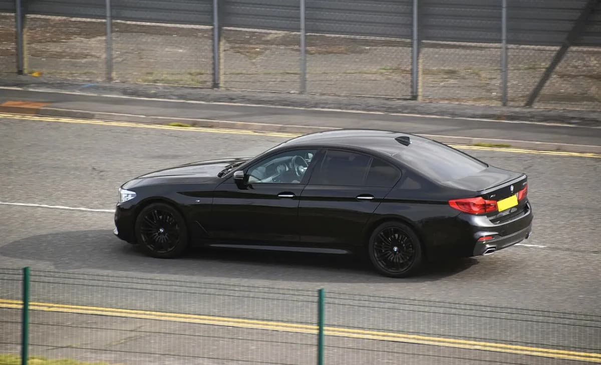 BMW 5 Serisi G30 (2017-2023) önden görünüm