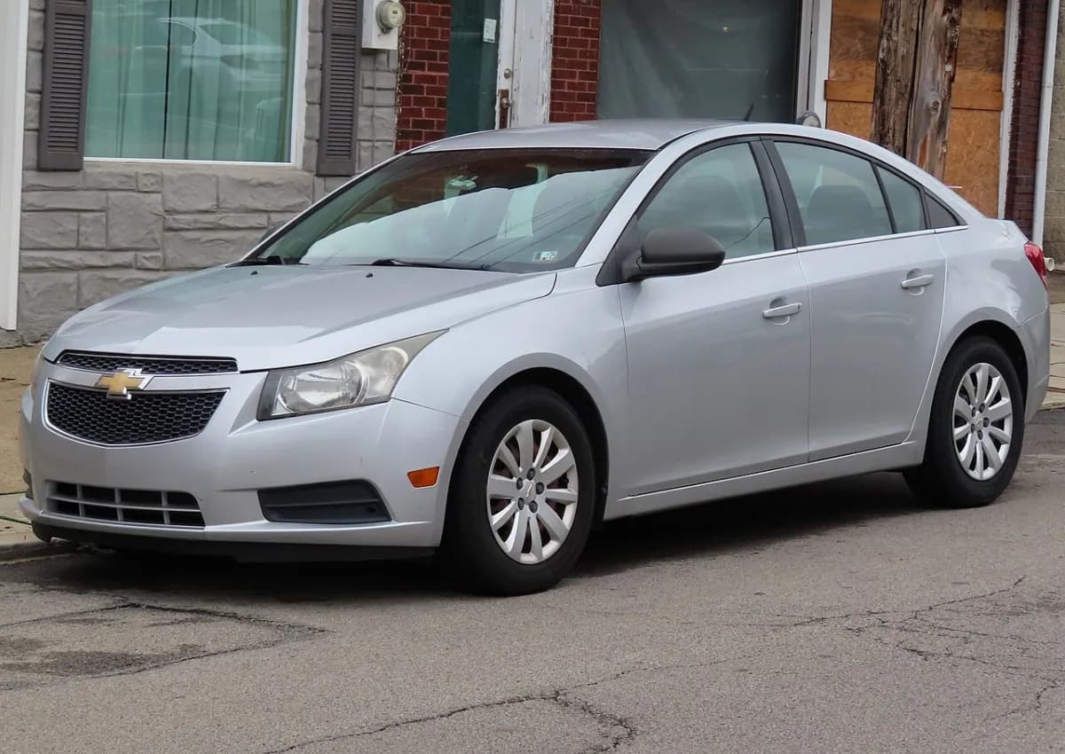 Chevrolet Cruze J300 (2009-2014) önden görünüm
