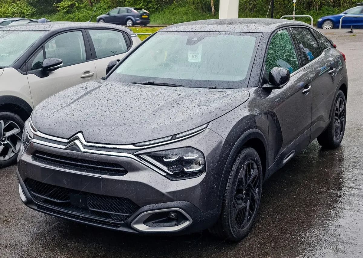 Citroen C4 C41 (2020-...) önden görünüm
