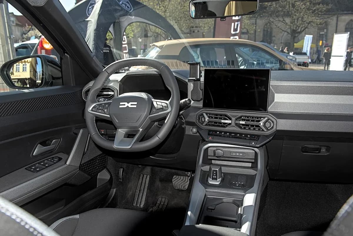 Dacia Bigster R13 (2024-...) önden görünüm