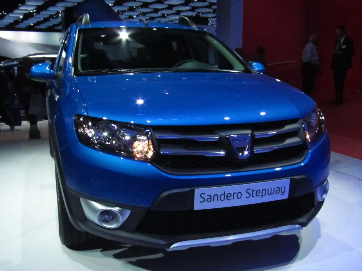 Dacia Sandero Gen2 (2012-2020) önden görünüm
