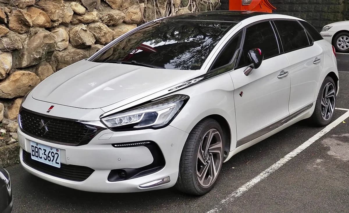 DS DS 5 K8 (2011-2018) önden görünüm