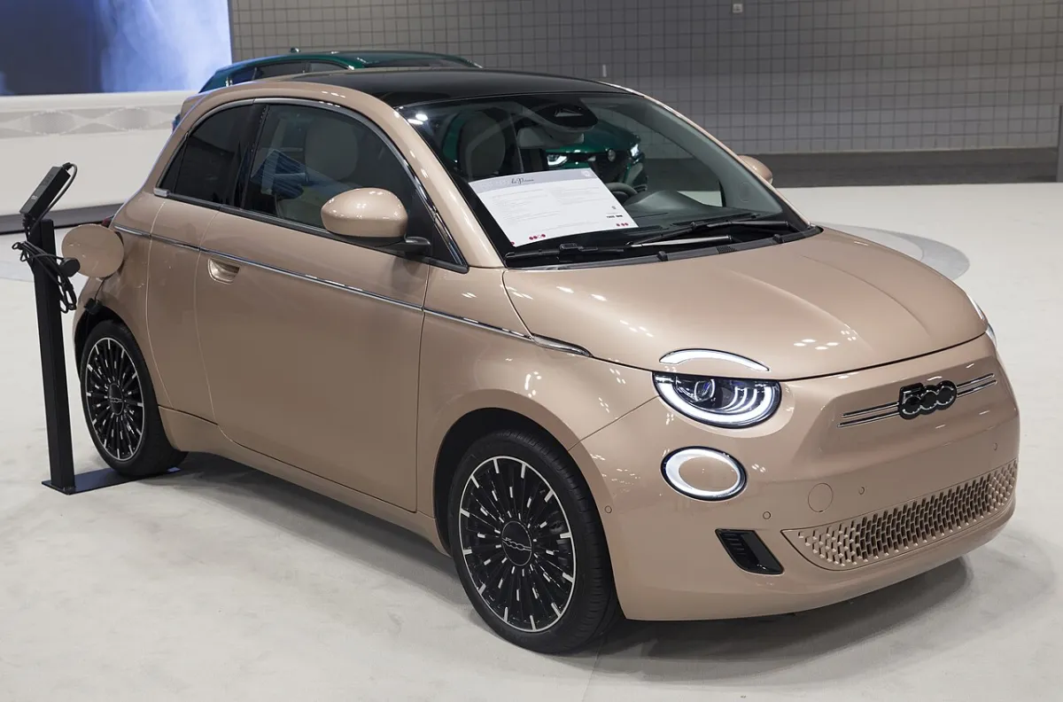 Fiat 500e 500e (2020-) önden görünüm