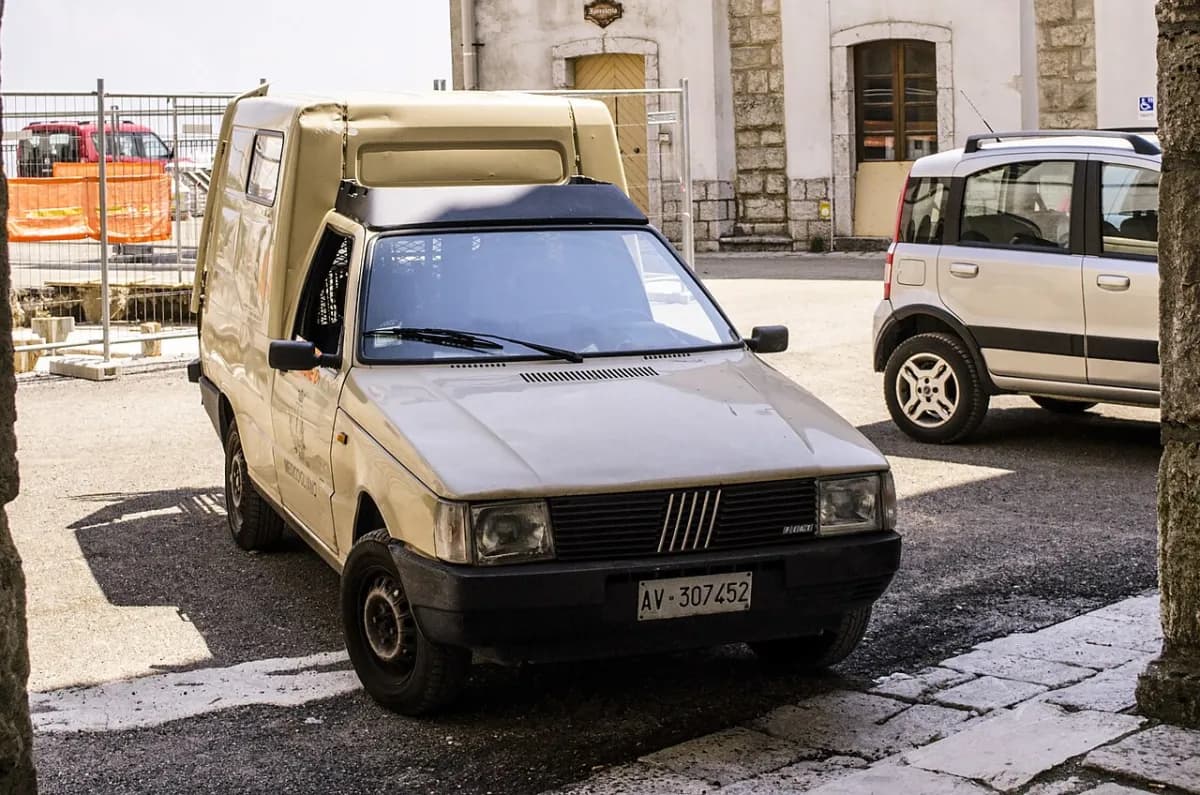 Fiat Fiorino 225 (2007-...) önden görünüm