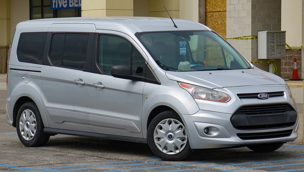 Ford Transit Connect TC7 (2013-2021) önden görünüm