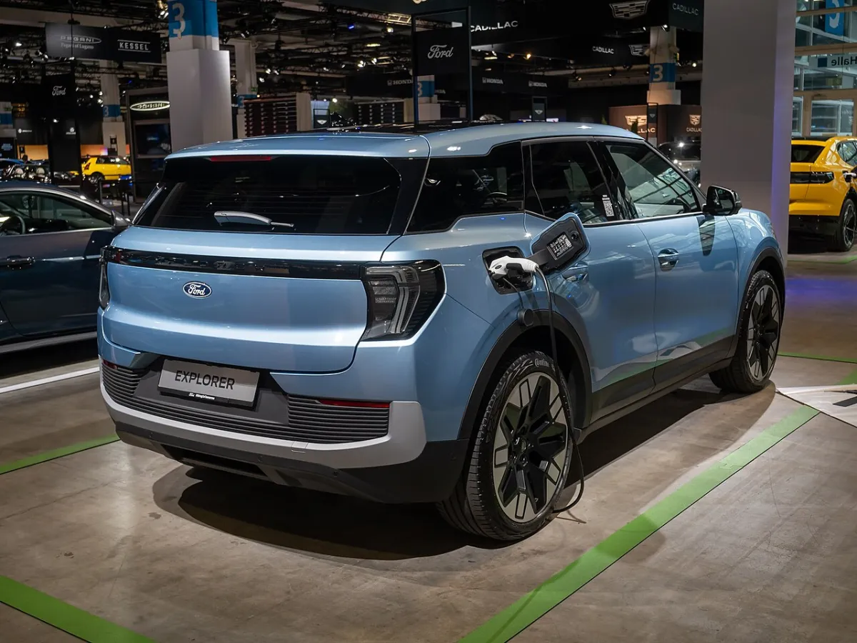Ford Explorer EV Explorer (2024-) önden görünüm