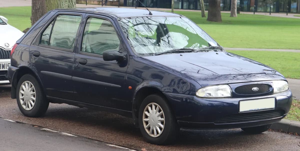 Ford Fiesta Mk4 (1995-2002) önden görünüm