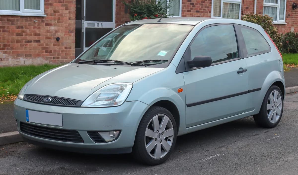 Ford Fiesta Mk5 (2002-2008) önden görünüm