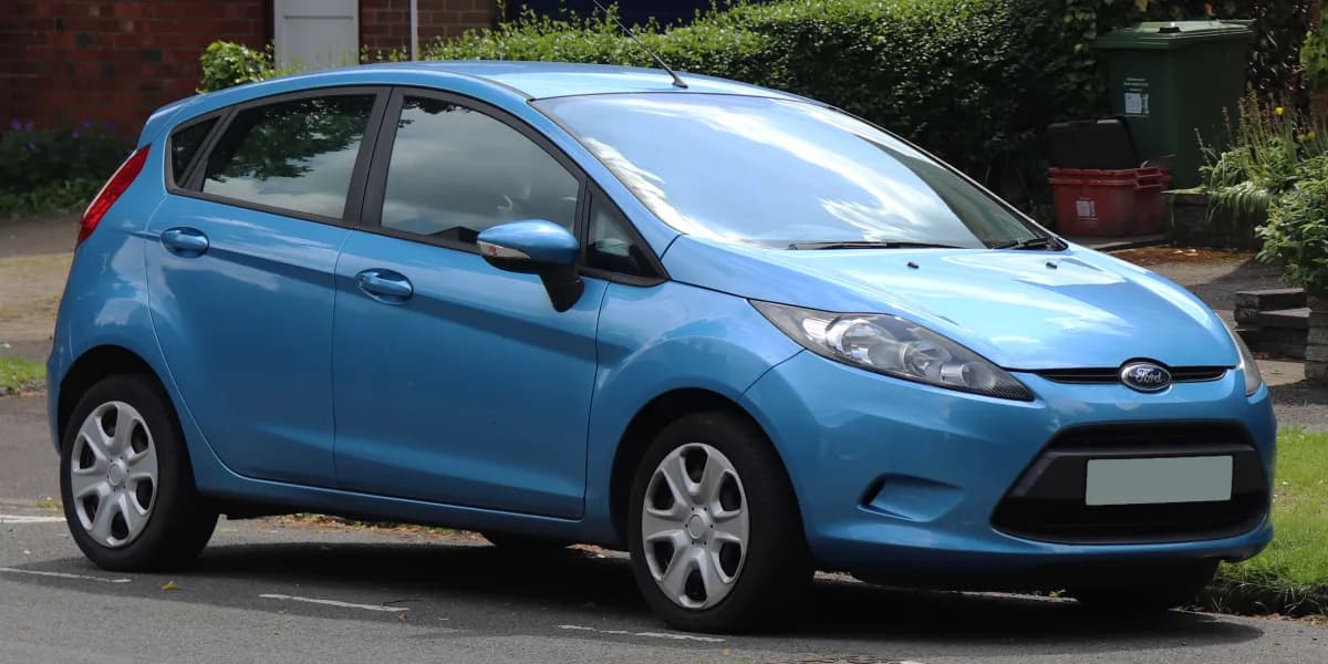 Ford Fiesta Mk6 (2008-2013) önden görünüm