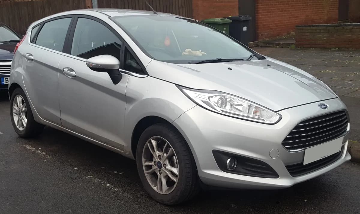 Ford Fiesta Mk7 (2013-2017) önden görünüm