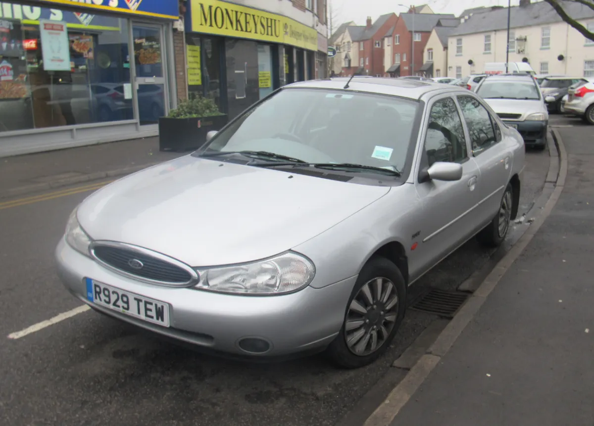 Ford Mondeo MK2 (1996-2000) önden görünüm