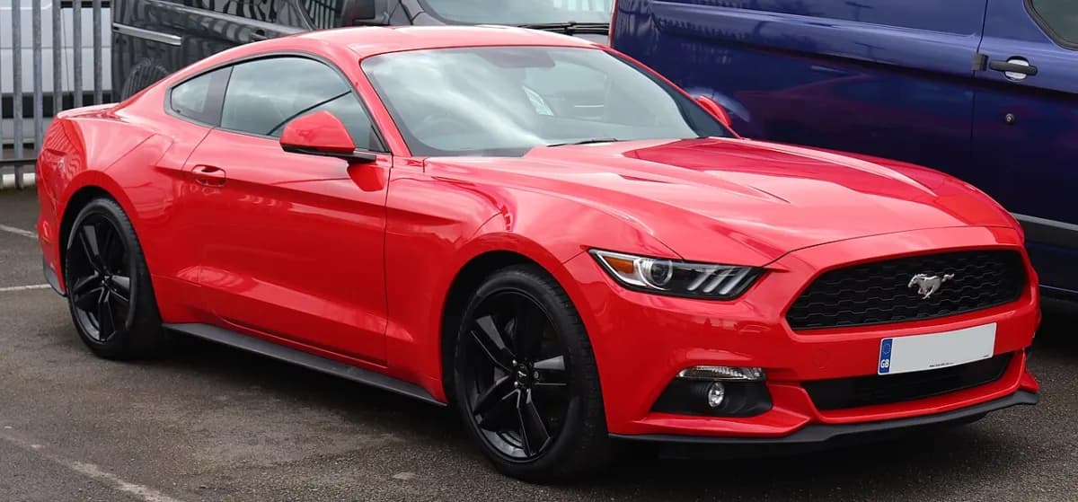 Ford Mustang S550 (2015-2023) önden görünüm