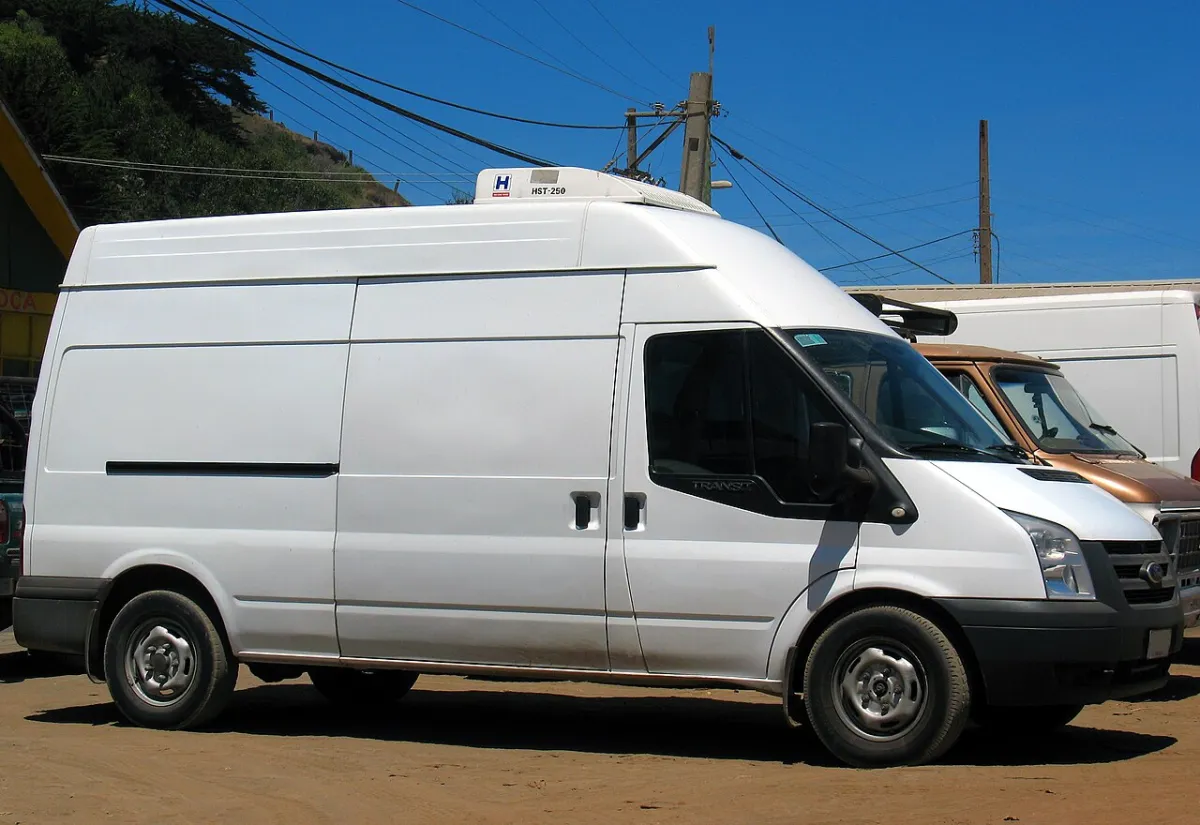 Ford Transit Mk7 (2006-2014) önden görünüm