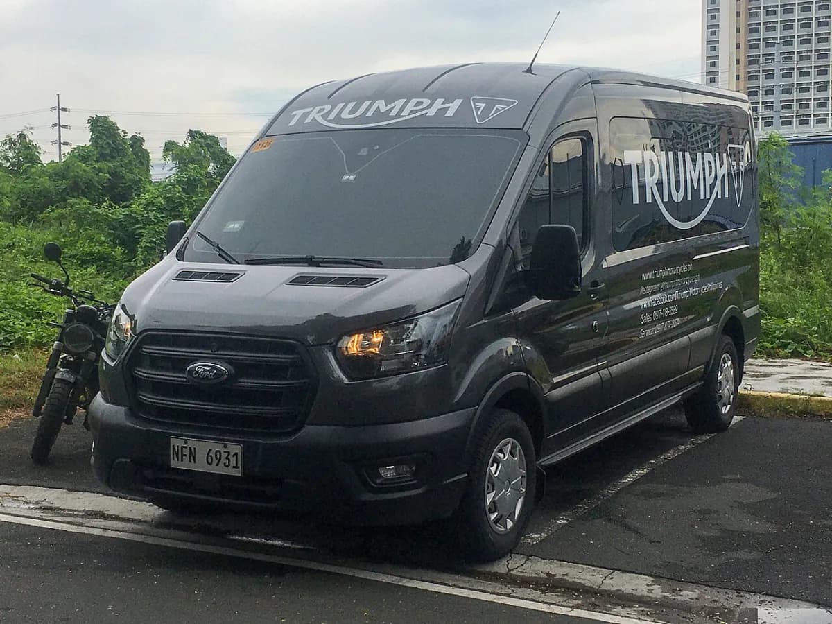 Ford Transit Mk8 (2014-) önden görünüm