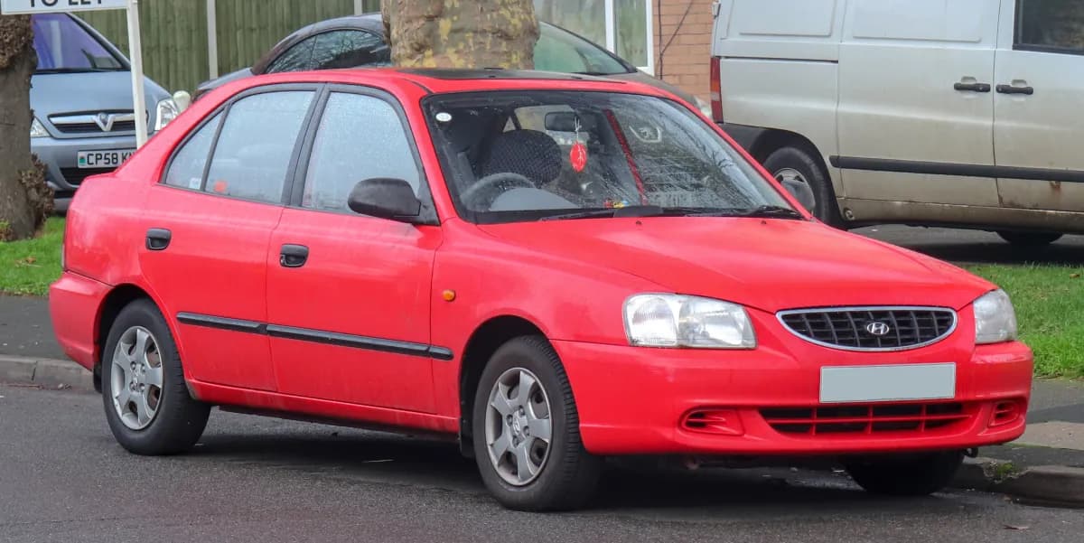 Hyundai Accent LC (2000-2005) önden görünüm