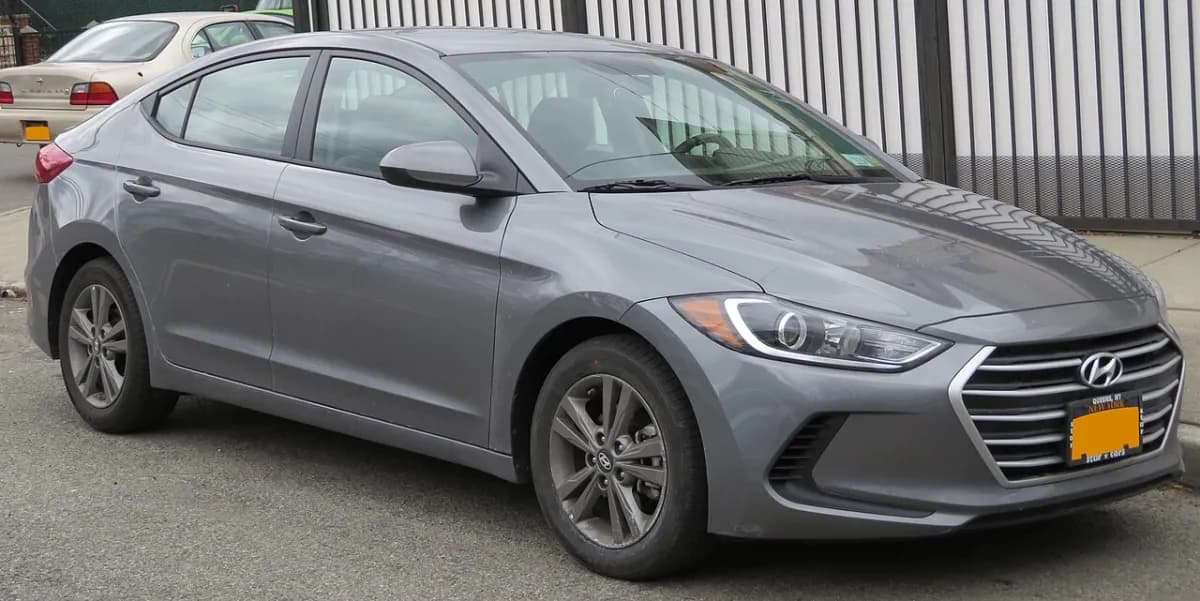 Hyundai Elantra AD (2015-2020) önden görünüm