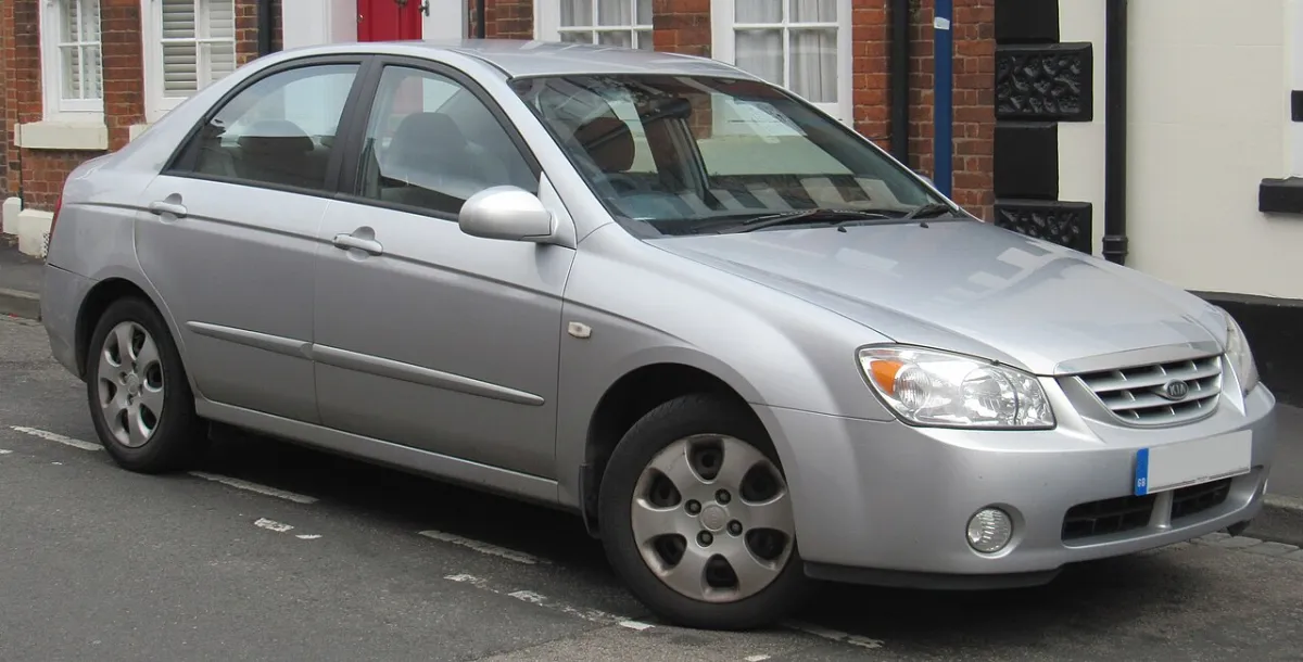 Kia Cerato LD (2004-2009) önden görünüm