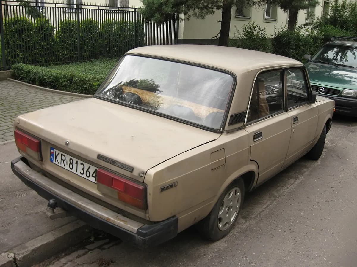 Lada 2107 Riva (1986-2000) önden görünüm