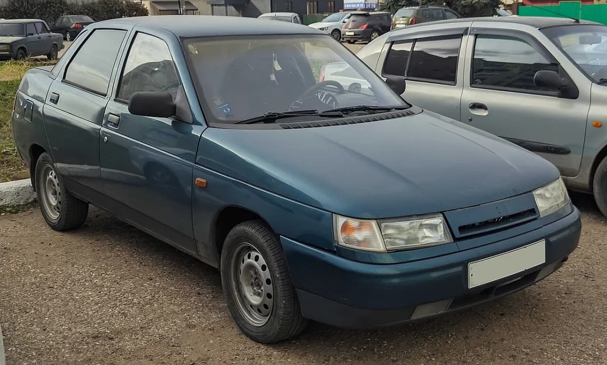 Lada Vega 2110 (1998-2008) önden görünüm