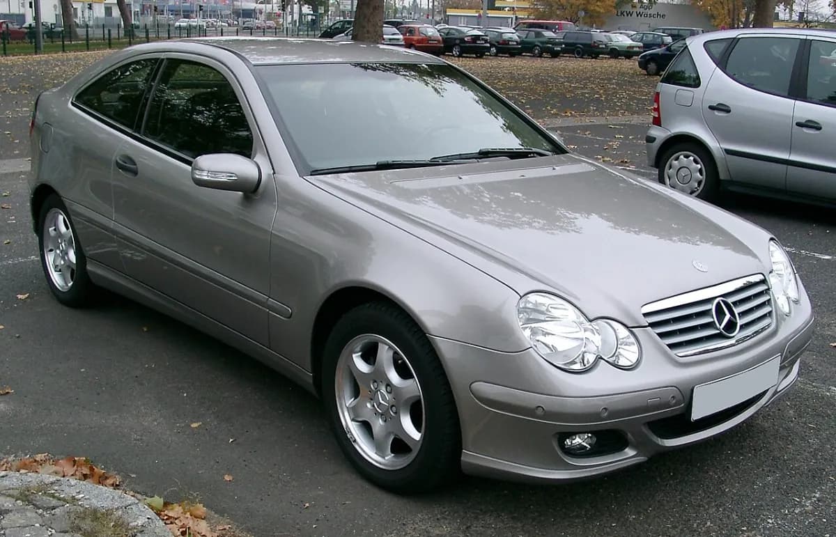 Mercedes-Benz C-Serisi W203 (2000-2007) önden görünüm