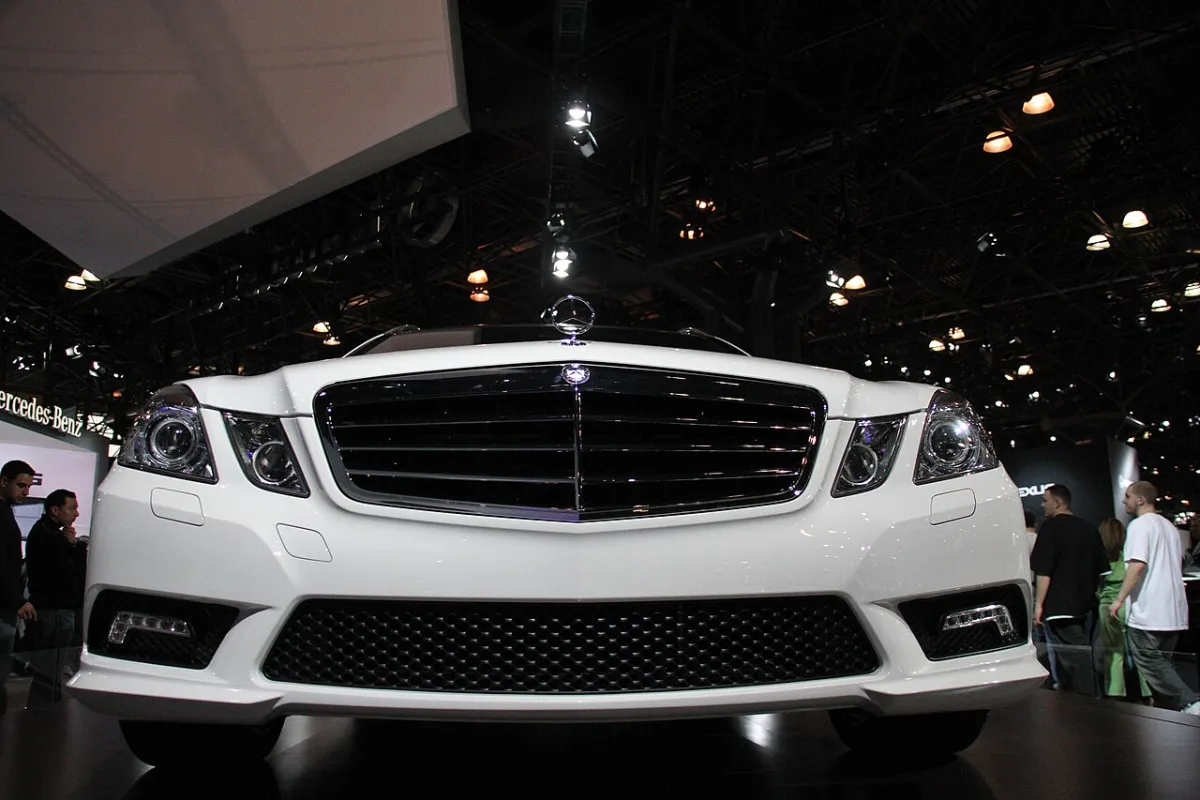 Mercedes-Benz E-Serisi W212 (2009-2016) önden görünüm