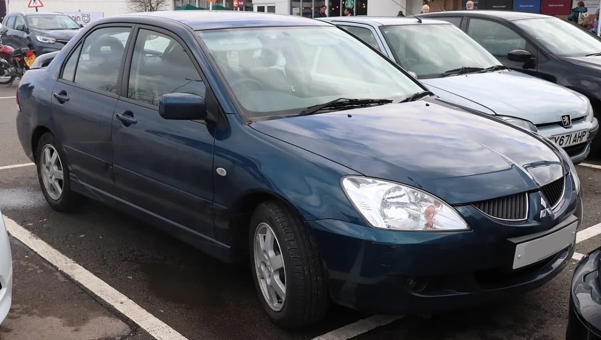 Mitsubishi Lancer CS (2003-2008) önden görünüm