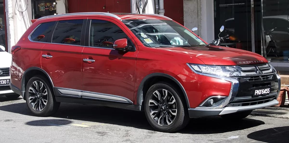 Mitsubishi Outlander GF (2012-2021) önden görünüm