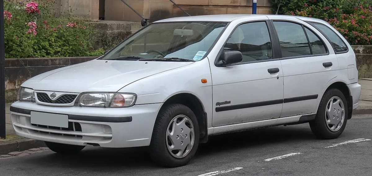Nissan Almera N15 (1995-2000) önden görünüm