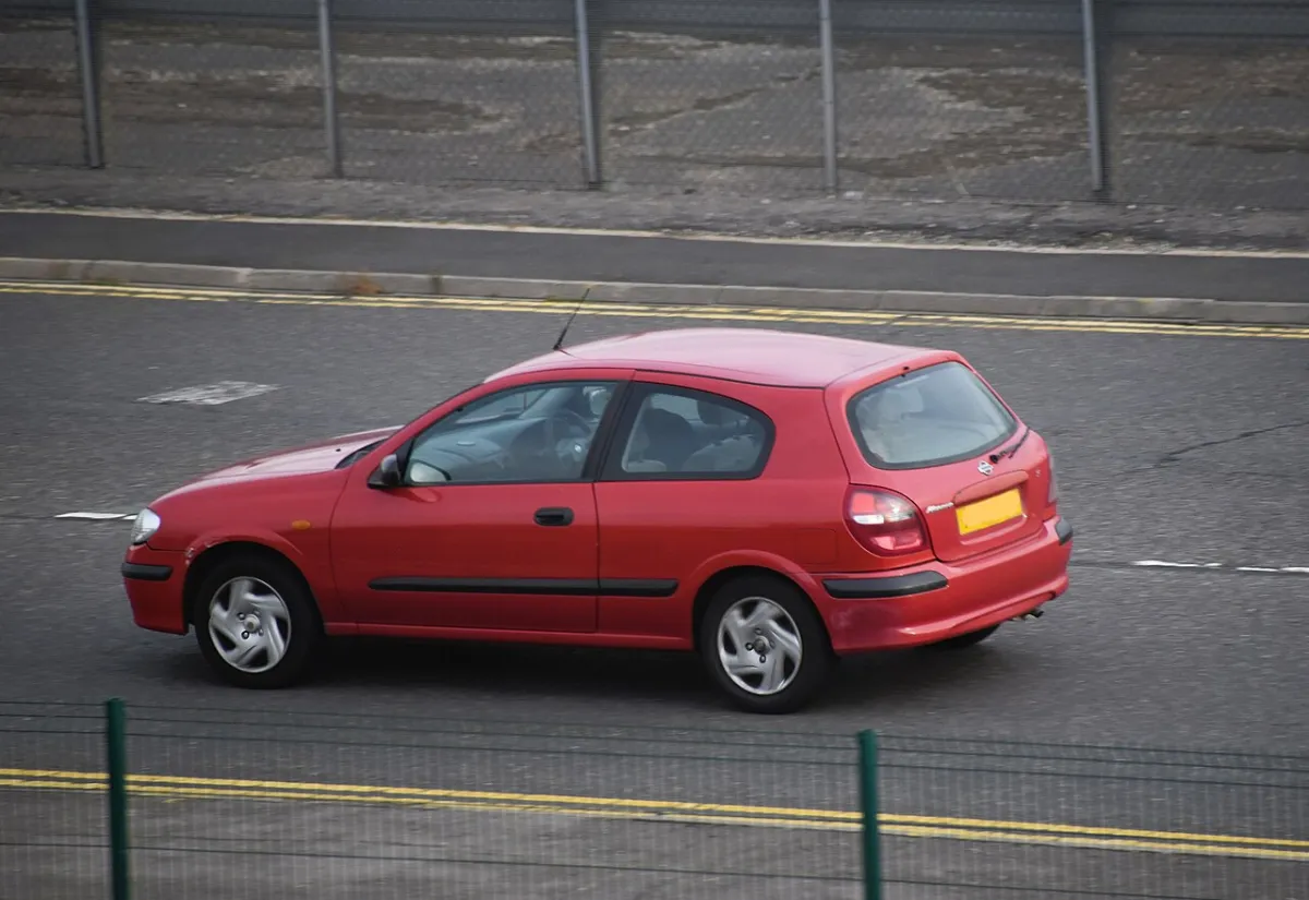 Nissan Almera N16 (2000-2006) önden görünüm