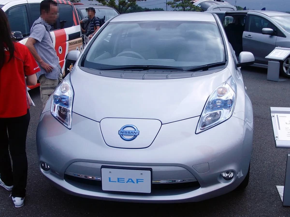 Nissan Leaf ZE0 (2010-2017) önden görünüm