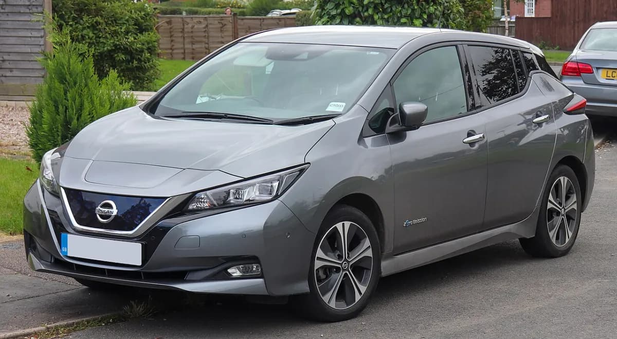 Nissan Leaf ZE1 (2017-) önden görünüm
