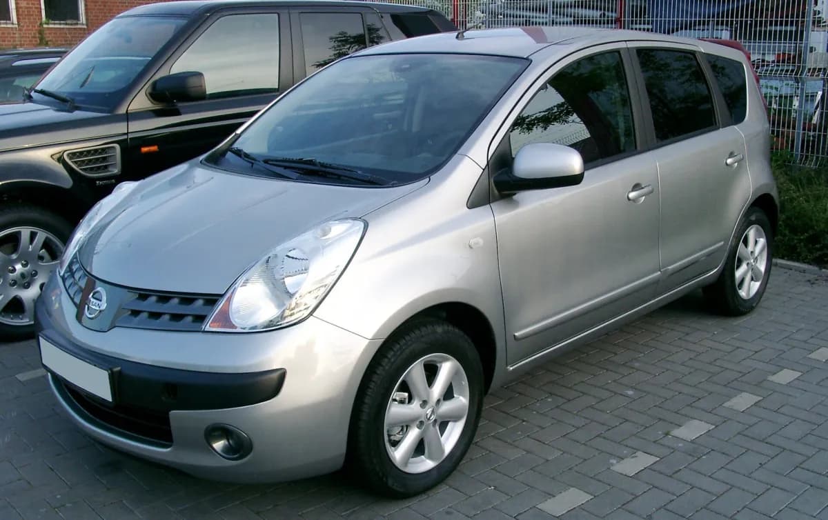 Nissan Note E11 (2006-2013) önden görünüm