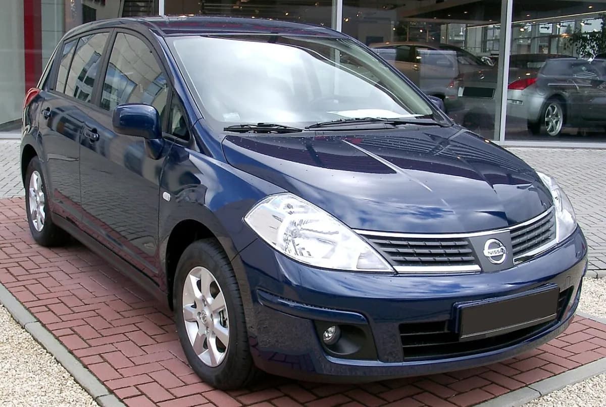 Nissan Tiida C11 (2004-2012) önden görünüm