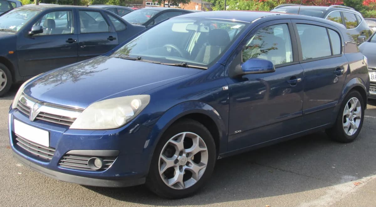 Opel Astra H (2004-2009) önden görünüm