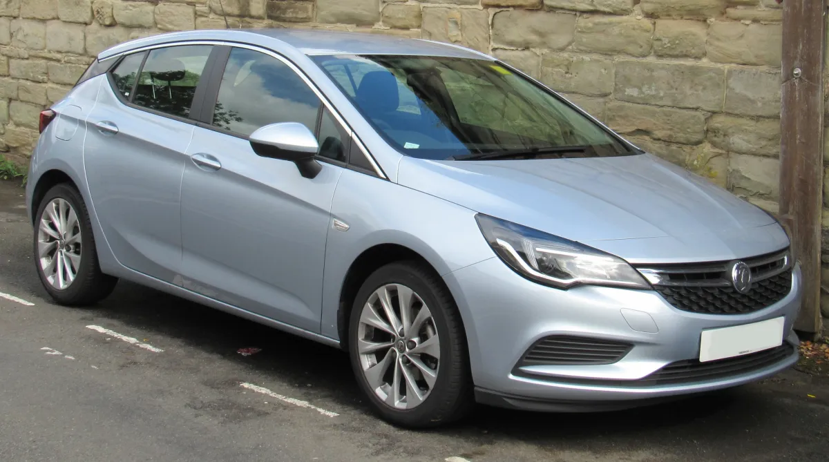 Opel Astra K (2015-2021) önden görünüm