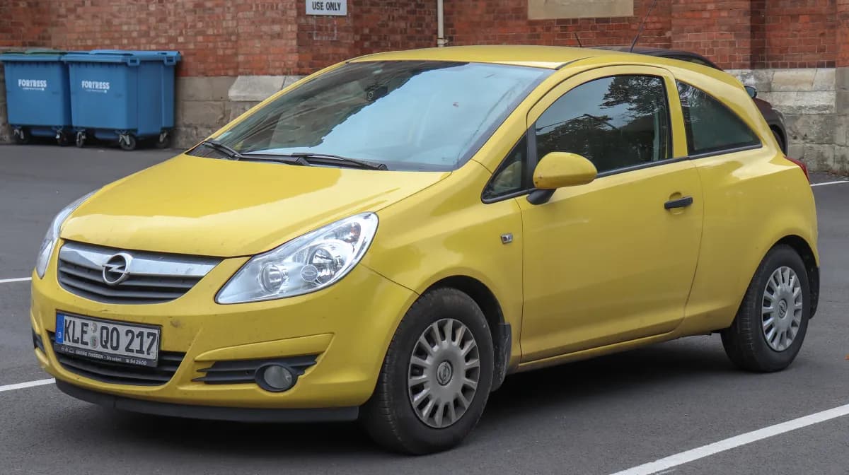 Opel Corsa D (2006-2014) önden görünüm