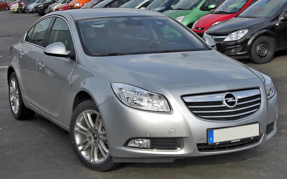 Opel Insignia A (2008-2017) önden görünüm