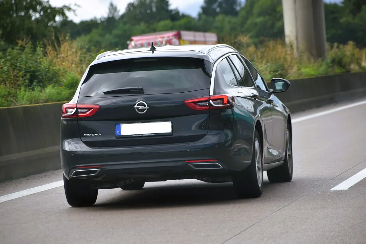 Opel Insignia B (2017-2022) önden görünüm