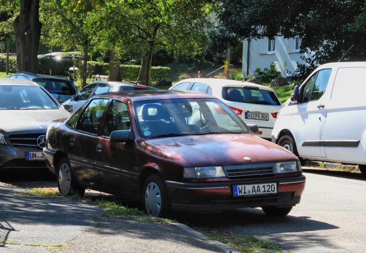 Opel Vectra A (1988-1995) önden görünüm