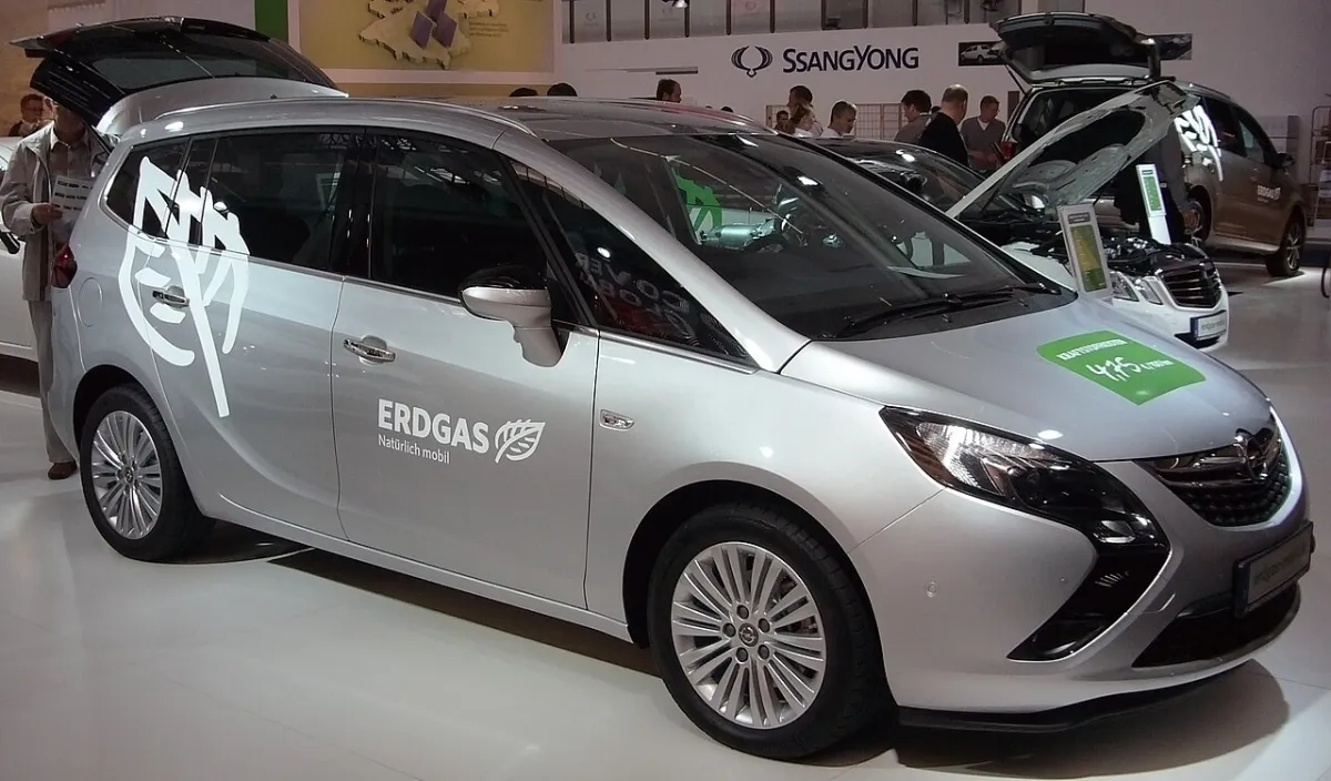 Opel Zafira C Tourer (2011-2019) önden görünüm