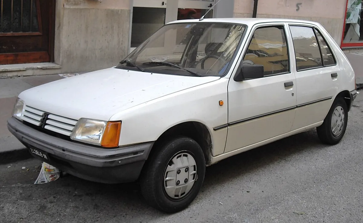 Peugeot 205 MK1 (1983-1998) önden görünüm