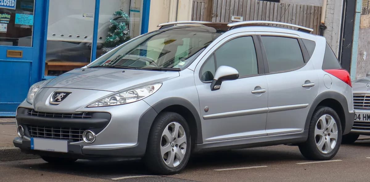 Peugeot 207 MK1 (2006-2012) önden görünüm