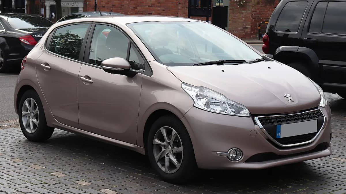 Peugeot 208 A9 (2012-2019) önden görünüm