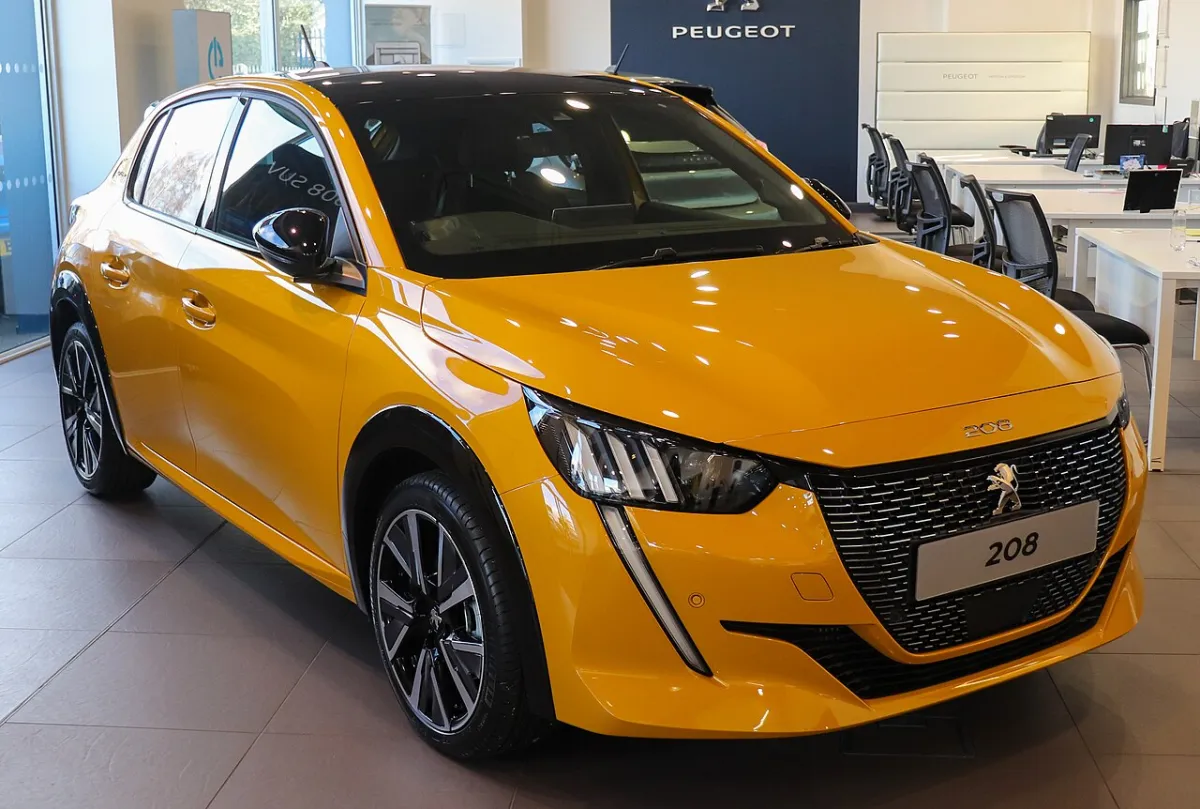 Peugeot 208 P21 (2019-...) önden görünüm